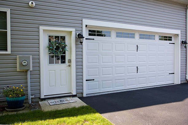 24/7 Emergency Garage Door Panel Replacement experts in Saline County County, MO